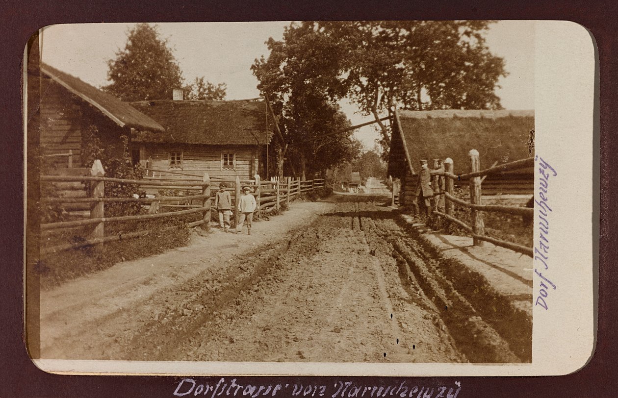 Primera Guerra Mundial: Ucrania en los años 1914-1916 durante la invasión del ejército alemán. Camino rural de Heldenfriedhof Dsessentniki (attr. to)