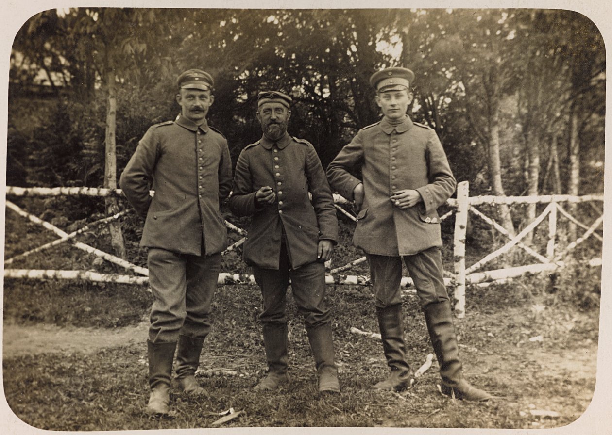 Primera Guerra Mundial: Ucrania en los años 1914-1916 durante la invasión del ejército alemán. Grupo de soldados de Heldenfriedhof Dsessentniki (attr. to)