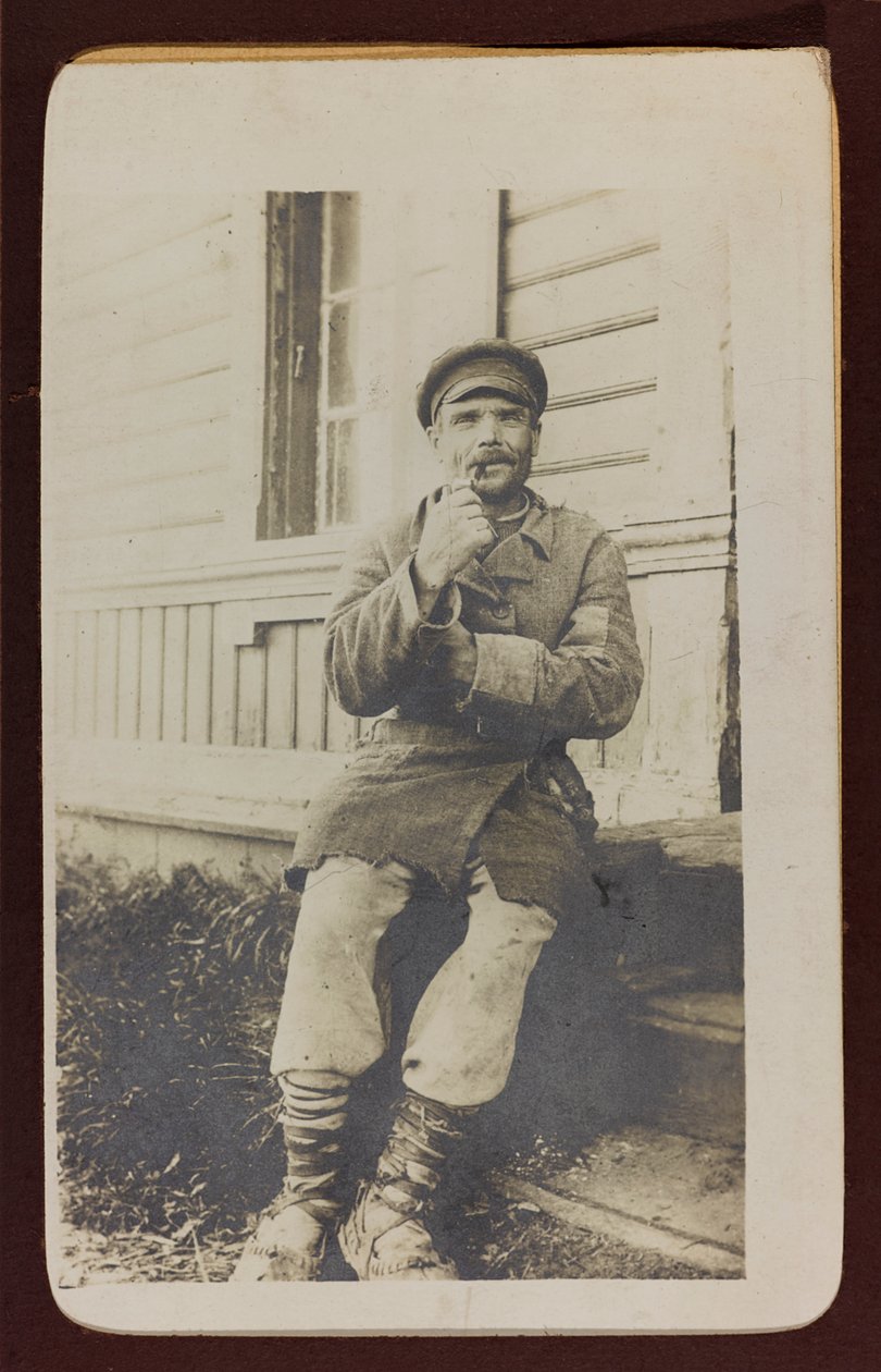 Primera Guerra Mundial: Ucrania en los años 1914-1916 durante la invasión del ejército alemán. Retrato de un hombre (foto en blanco y negro) de Heldenfriedhof Dsessentniki (attr. to)