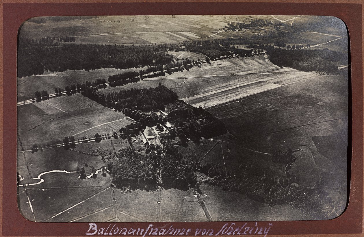 Primera Guerra Mundial: Ucrania en los años 1914-1916 durante la invasión del ejército alemán. Vista aérea (foto en blanco y negro) de Heldenfriedhof Dsessentniki (attr. to)
