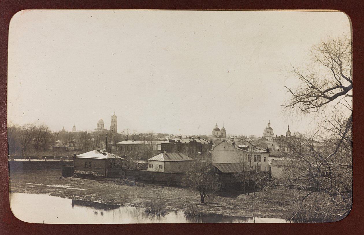 Primera Guerra Mundial: Ucrania en los años 1914-1916 durante la invasión del ejército alemán. Vista de Sumy de Heldenfriedhof Dsessentniki (attr. to)