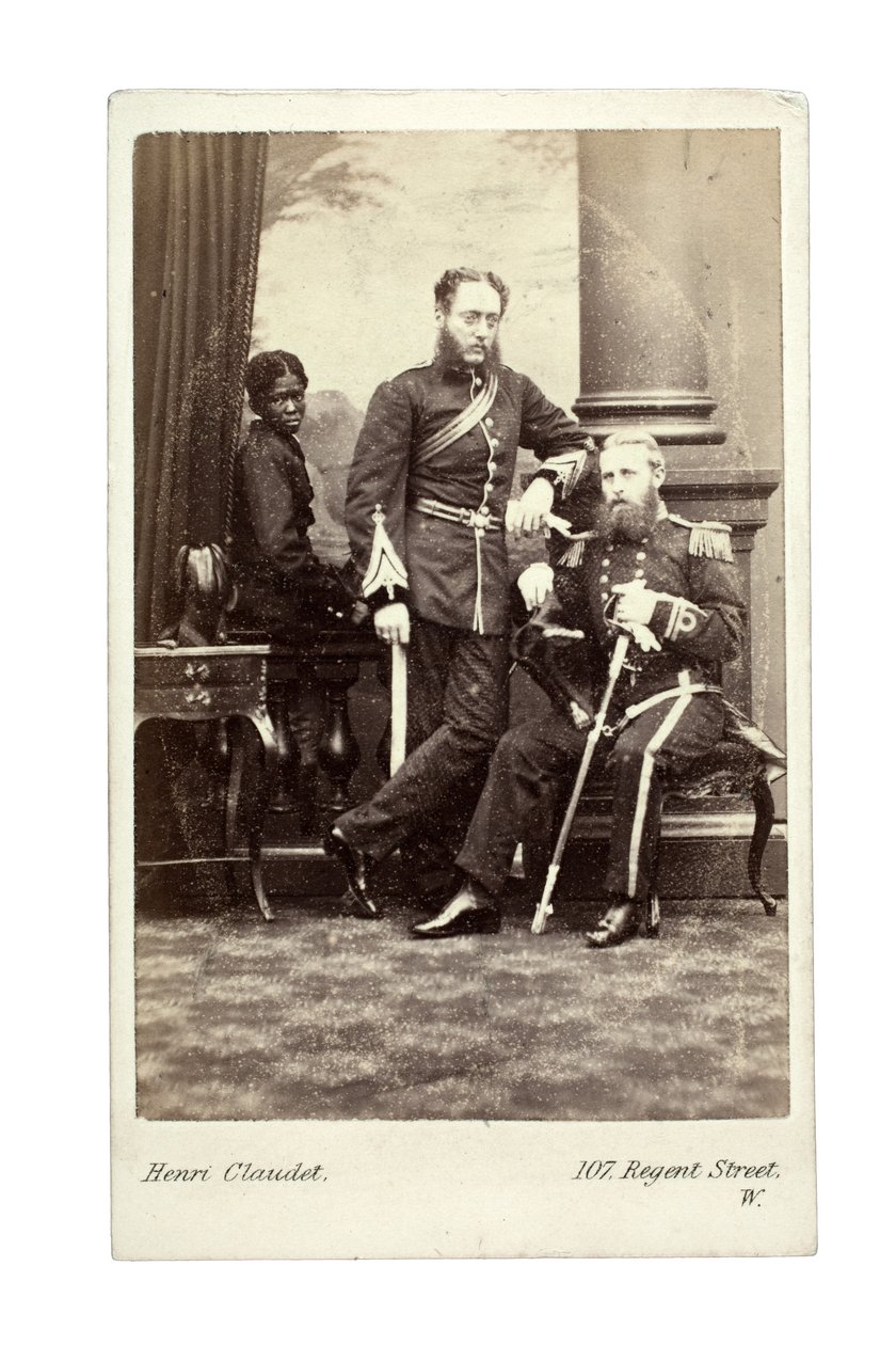 Oficiales con un niño, Londres, años 1870 de Henri Claudet