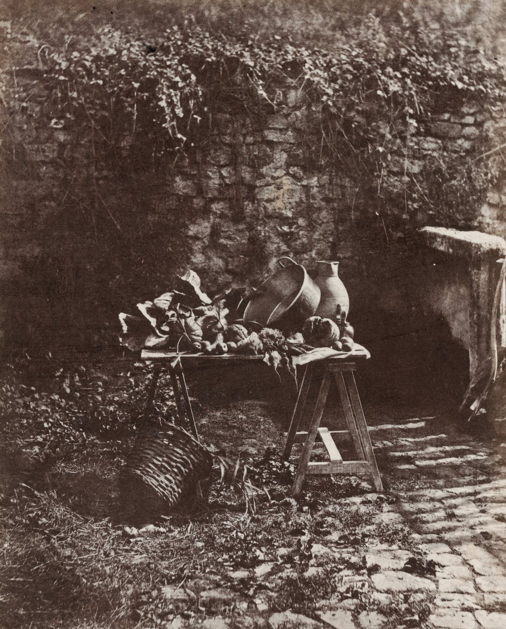 Naturaleza muerta: Olla, jarra y verduras sobre una mesa de caballete, c. 1852 (foto) de Henri Victor Regnault