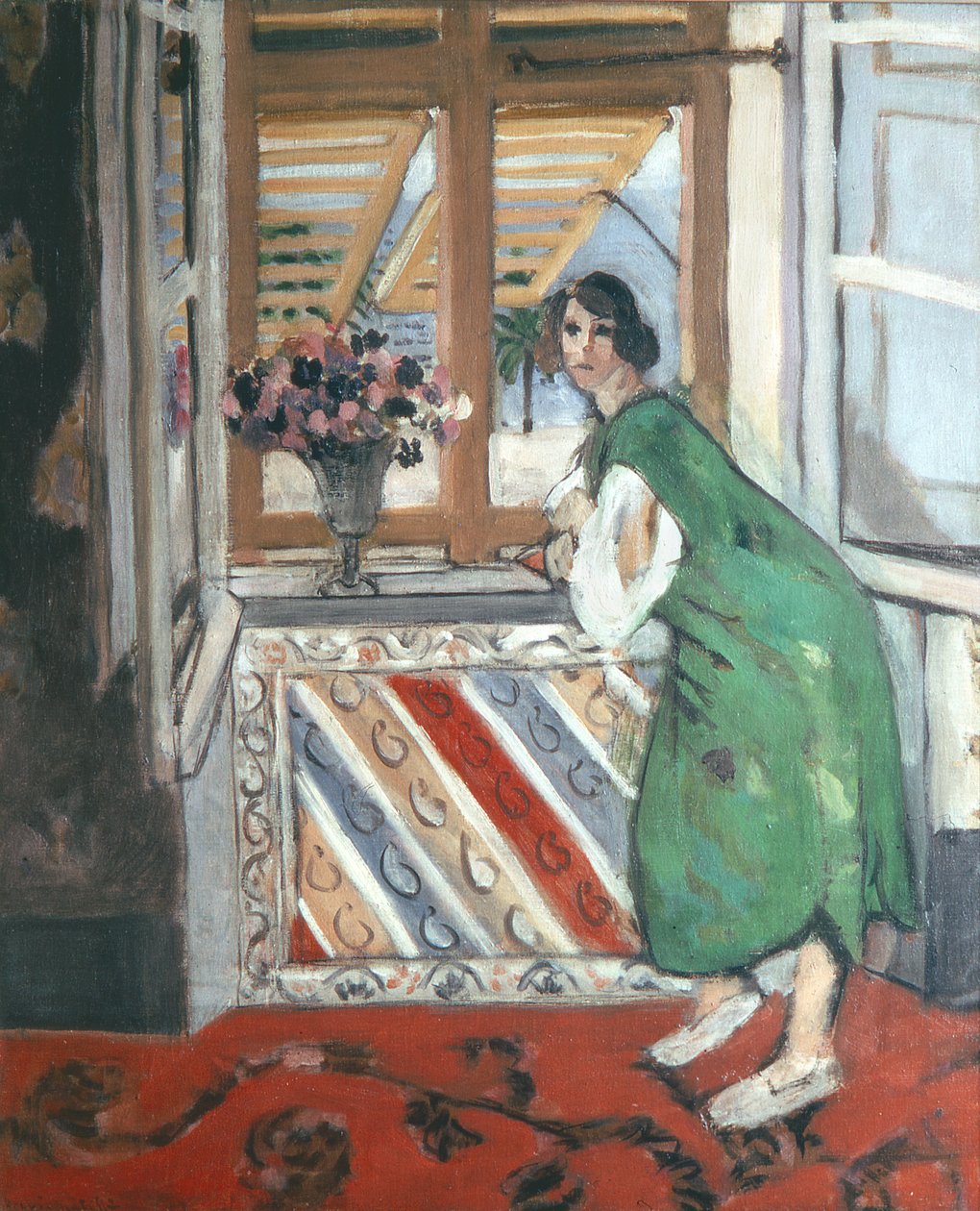 Interior en Niza: Mujer joven con vestido verde asomada a la ventana de Henri Matisse