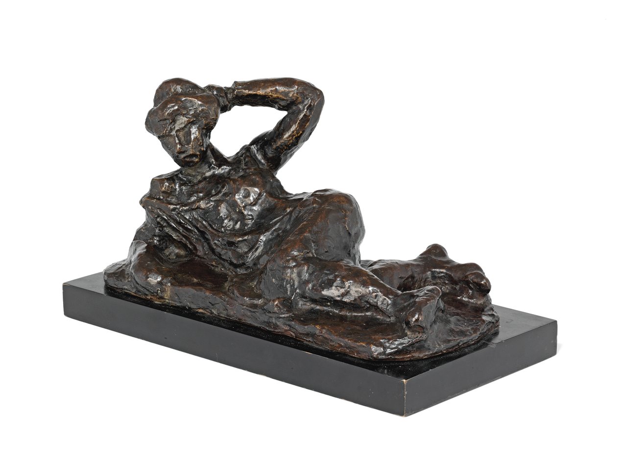 Desnudo recostado con chemise, concebido en 1906, fundido en 1951 (bronce patinado marrón) de Henri Matisse