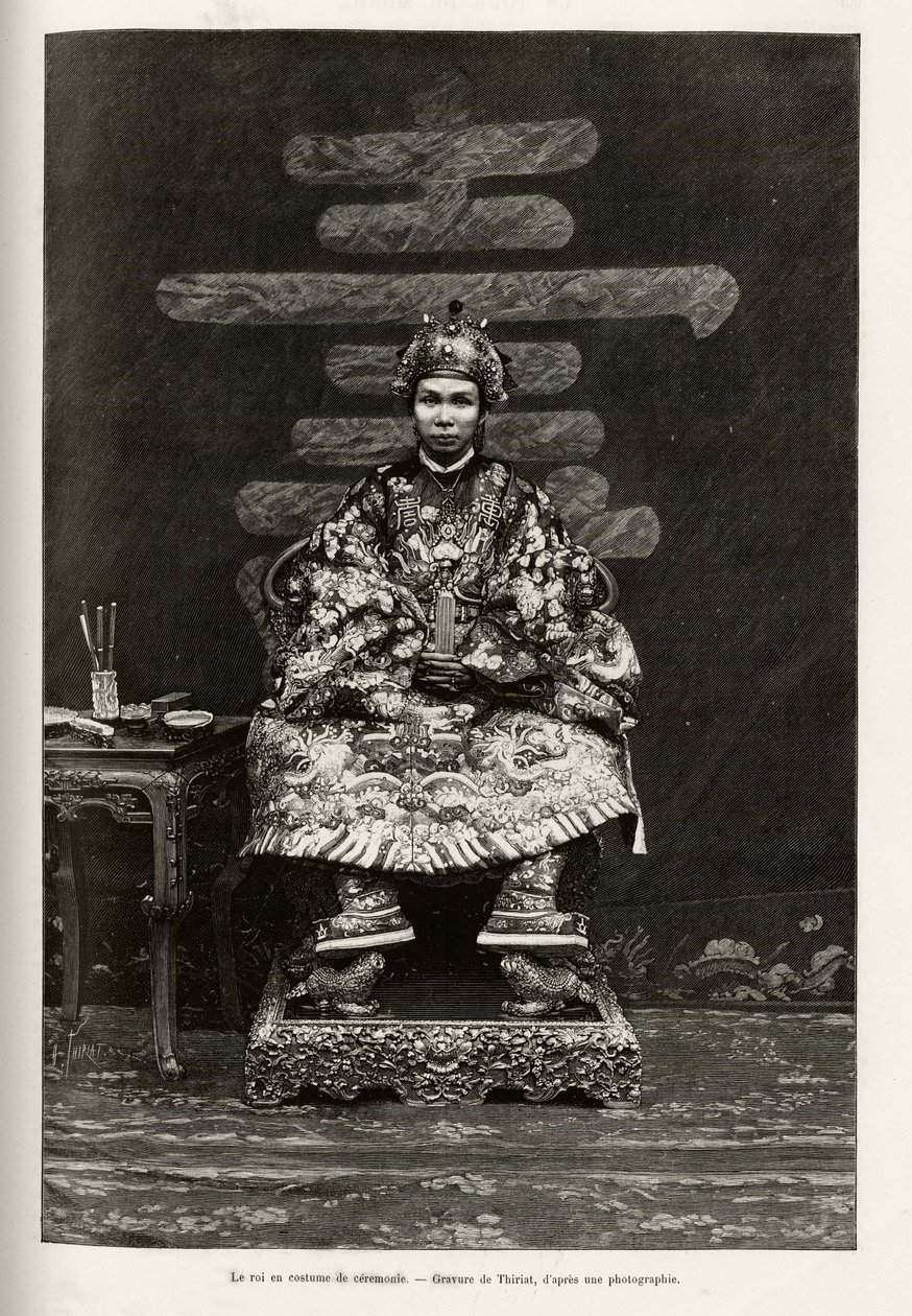 Retrato del Rey Dong Khanh (1864-1889) Emperador de Annam, en traje ceremonial. Grabado por Thiriat, para ilustrar la historia “Trente mois au Tonkin” por el Dr. Charles Edouard Hocquard, en 1885, en Le tour du monde, nuevo diario de viajes de Henri Thiriat