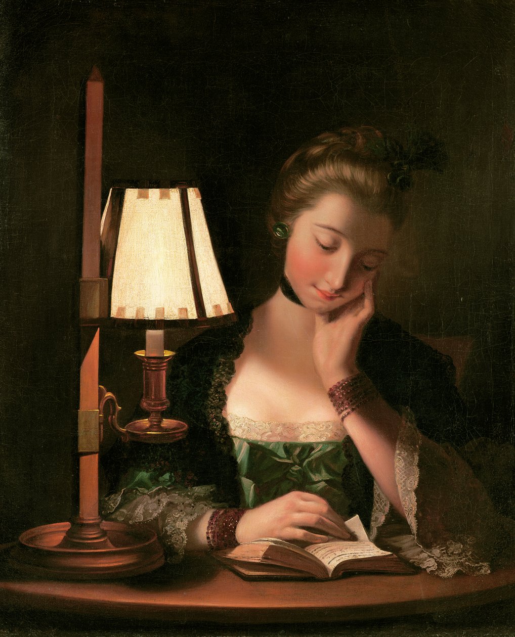 Mujer leyendo junto a una pantalla de campana de papel, 1766 de Henry Robert Morland
