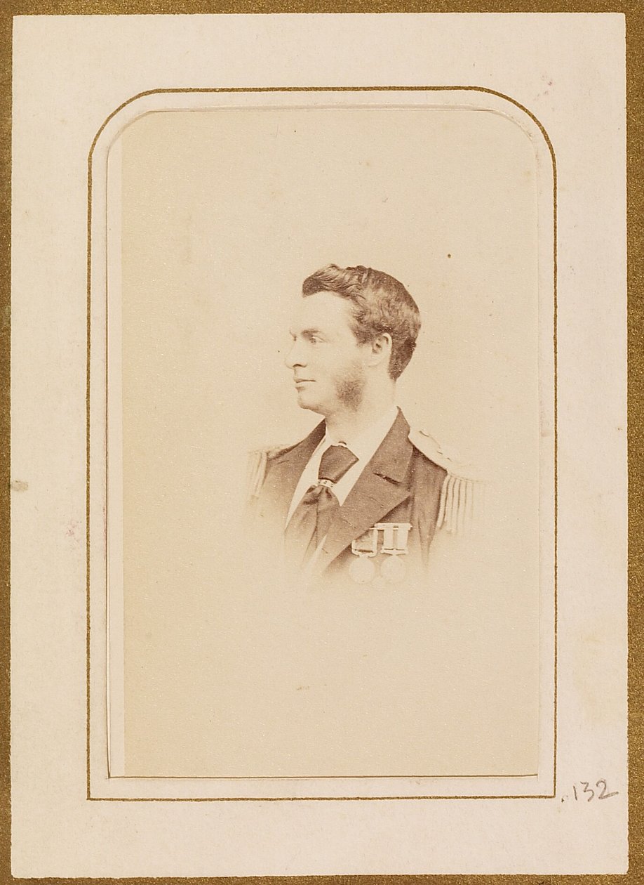 [Retrato de un hombre con uniforme militar] de Henry Maull and Co.