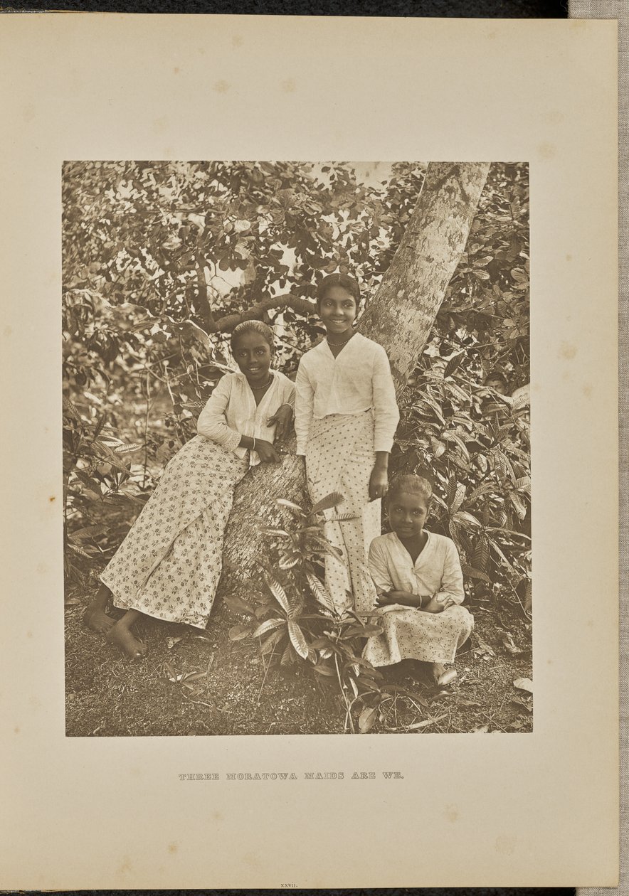 Tres criadas Moratowa somos de Henry W. Cave