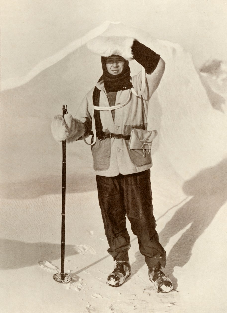 El Capitán Scott llevando la cartera en la que llevaba sus diarios de trineo, c1910-1911, 1913 de Herbert Ponting