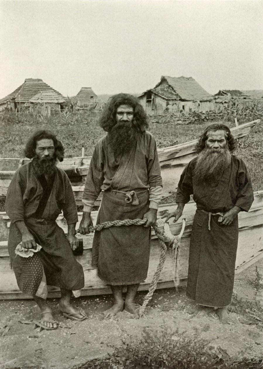 Happu Konno, el cazador en el centro y dos pescadores ainu, 1910 de Herbert Ponting