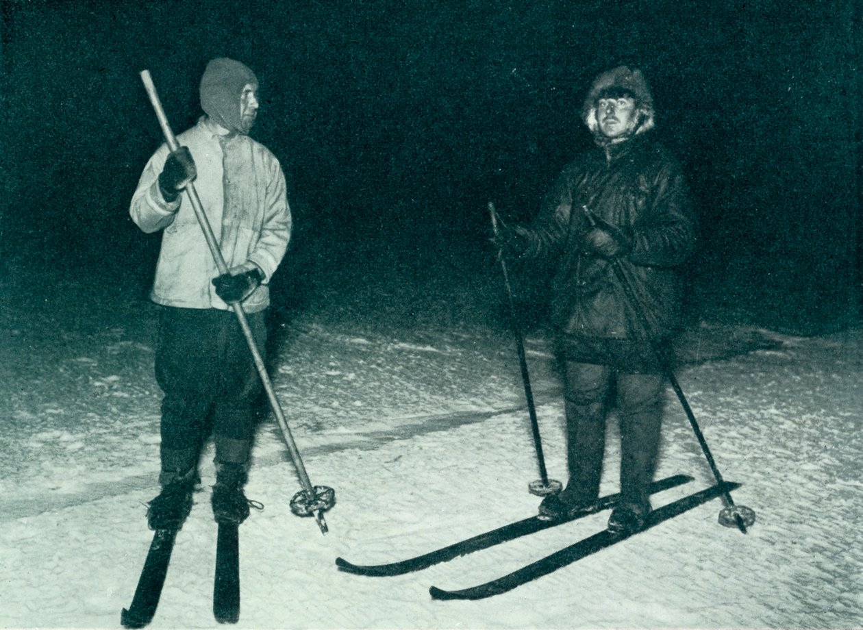 Oates y Meares esquiando en la noche, c1911, 1913 de Herbert Ponting