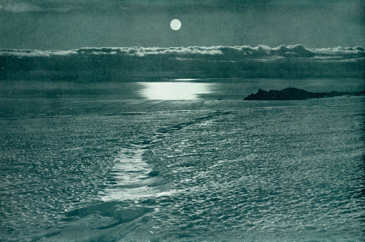 El glaciar Barne: Una grieta con un puente de nieve delgado, c1910-1913, 1913 de Herbert Ponting