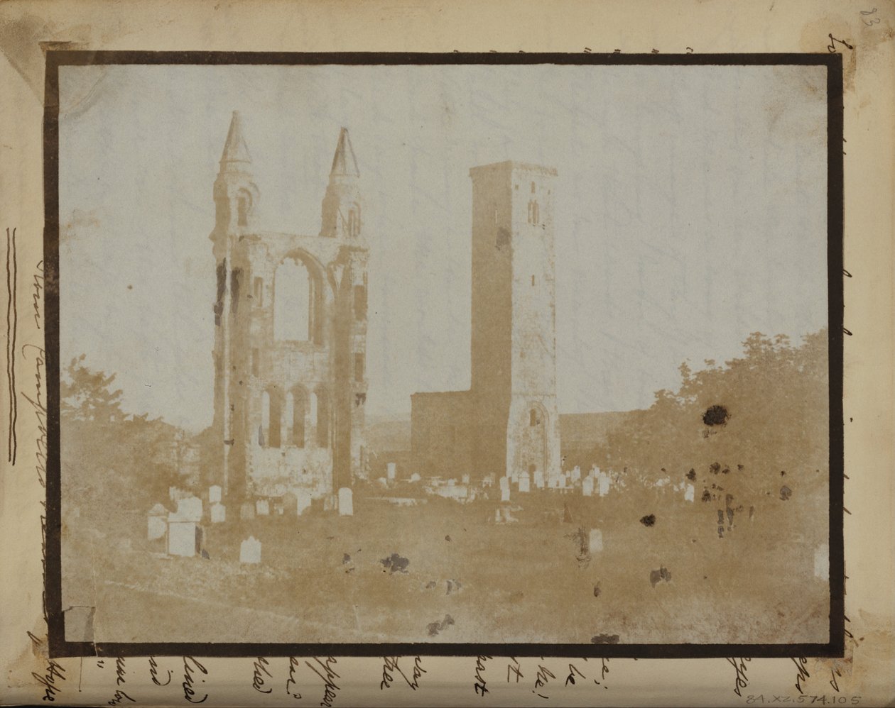Torre de San Regulus y el Frontón Este de St. Andrews desde el Noroeste de Hill and Adamson