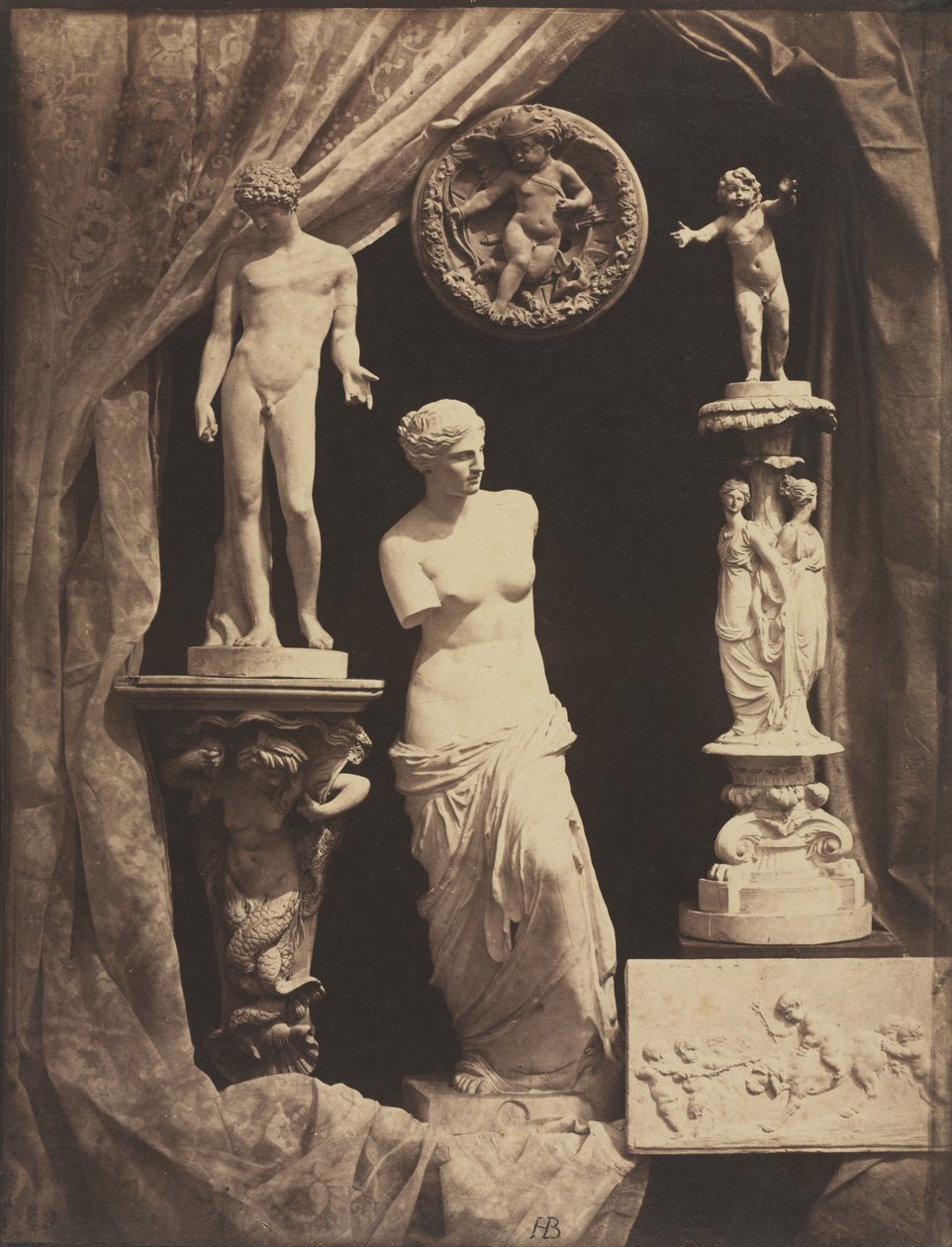Still Life with Statuary and Drapery de Hippolyte Bayard