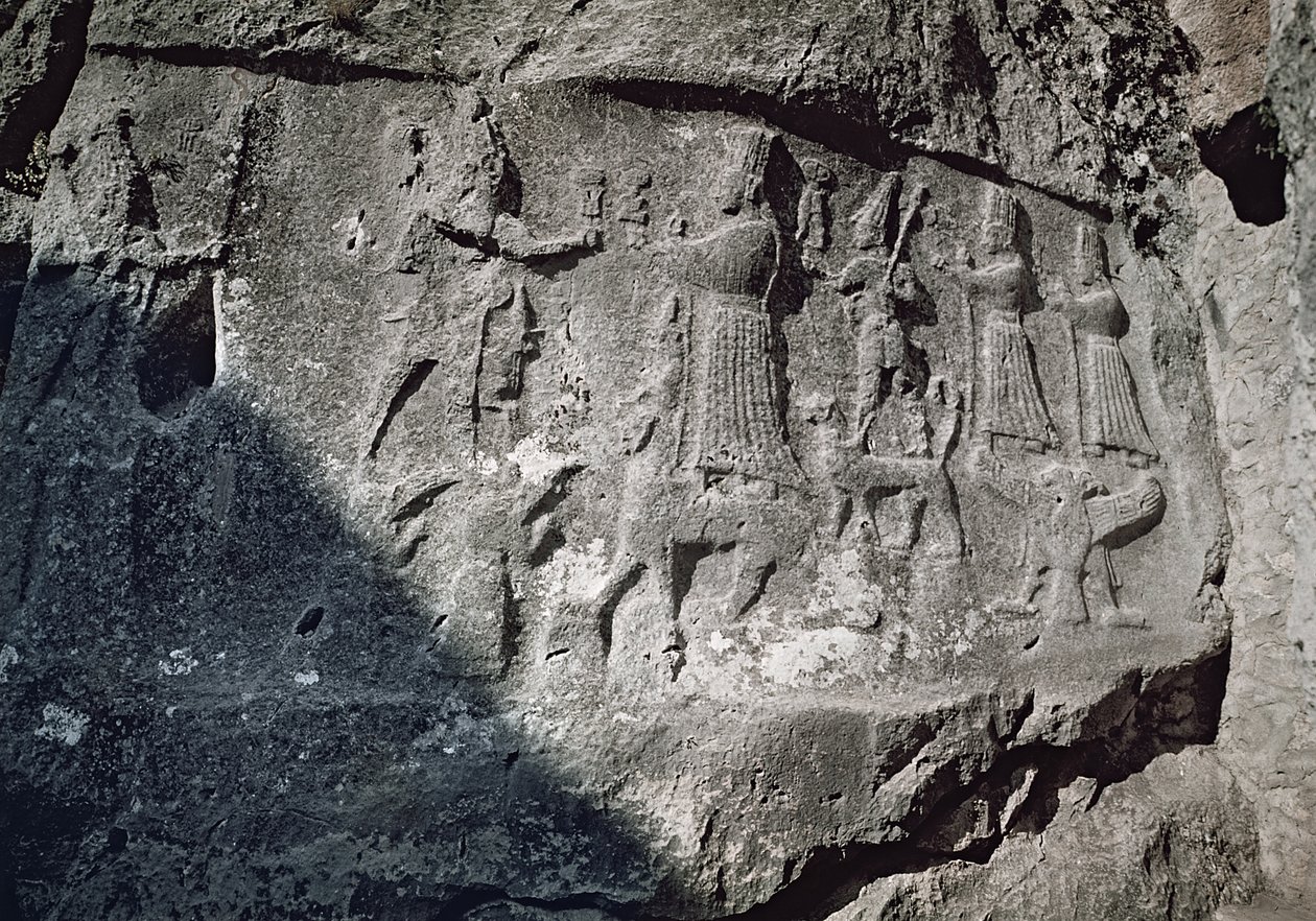 Detalle de los relieves de la Cámara A que representan el matrimonio místico del dios de la tormenta, Teshub, y la diosa madre tierra, Hepat de Hittite