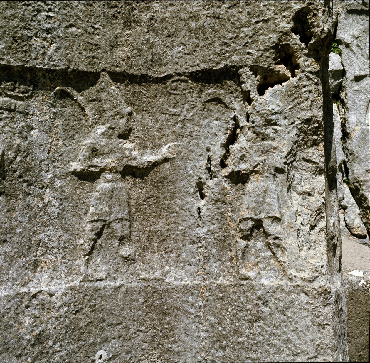 Bajo relieve con dos personajes de Hittite