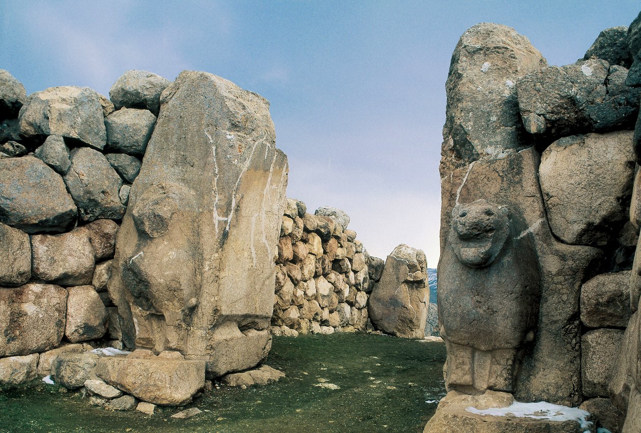 Vista de la Puerta de los Leones, una de las cinco entradas al recinto de la antigua capital del Imperio Hitita en Hattusha (ahora Bogazkale), Turquía de Hittite