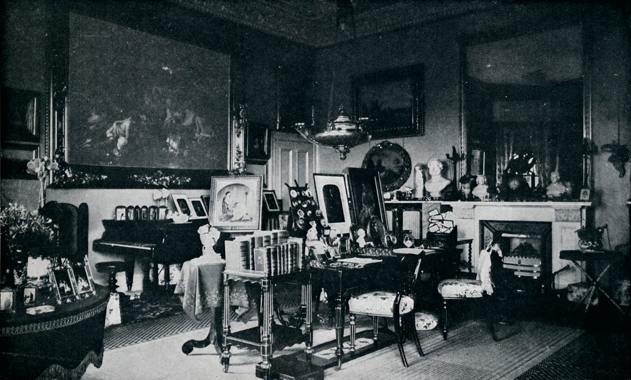 Sala de Estar Privada de la Reina en Osborne, c1899 de Hughes and Mullins