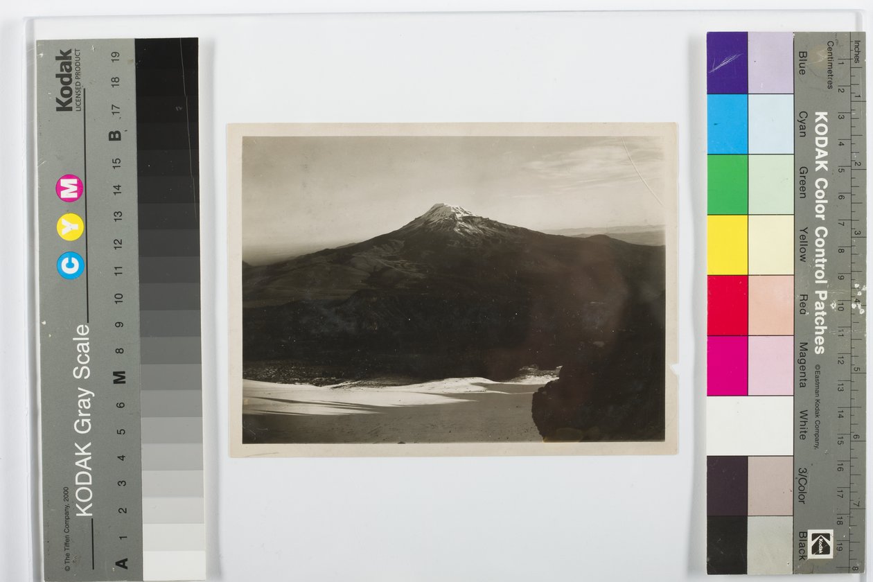 El Ixtalazíhuatl desde el Popocatépetl, c.1920 (impresión en gelatina de plata) de Hugo Brehme