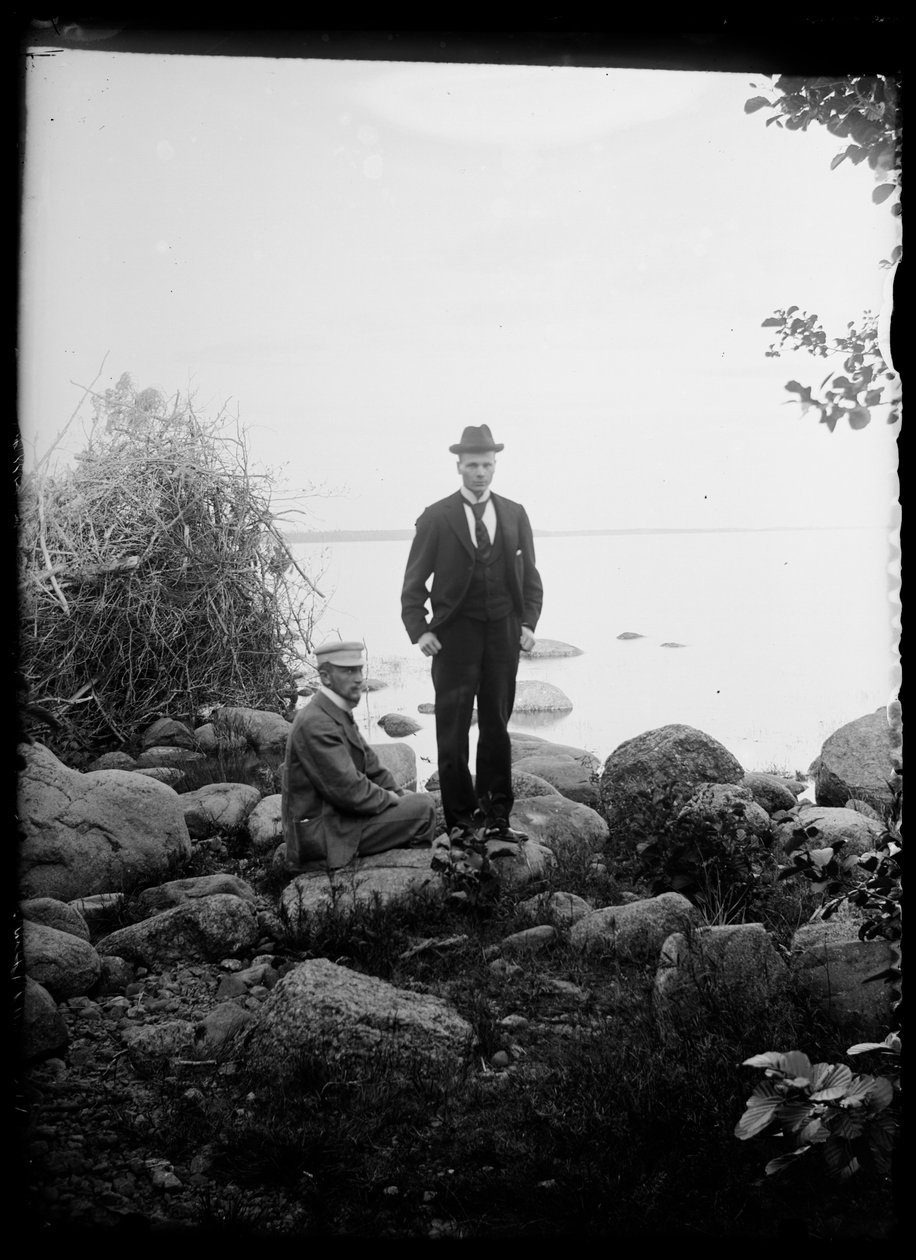 Johannes Andersin y Magnus Adrian Gadd en el Midsummer Festival de Hugo Simberg