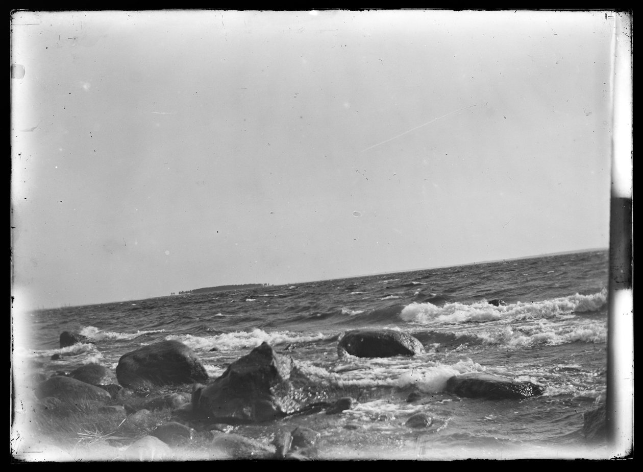 Paisaje marino desde Selkäranta, la isla Mensi a lo lejos de Hugo Simberg