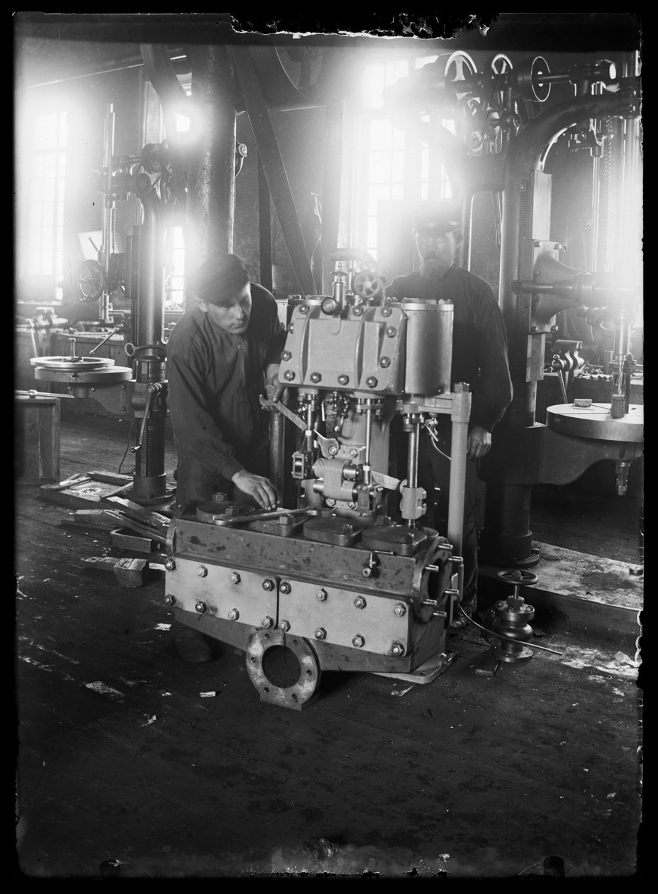 Taller mecánico del depósito ferroviario de Tampere de Hugo Simberg