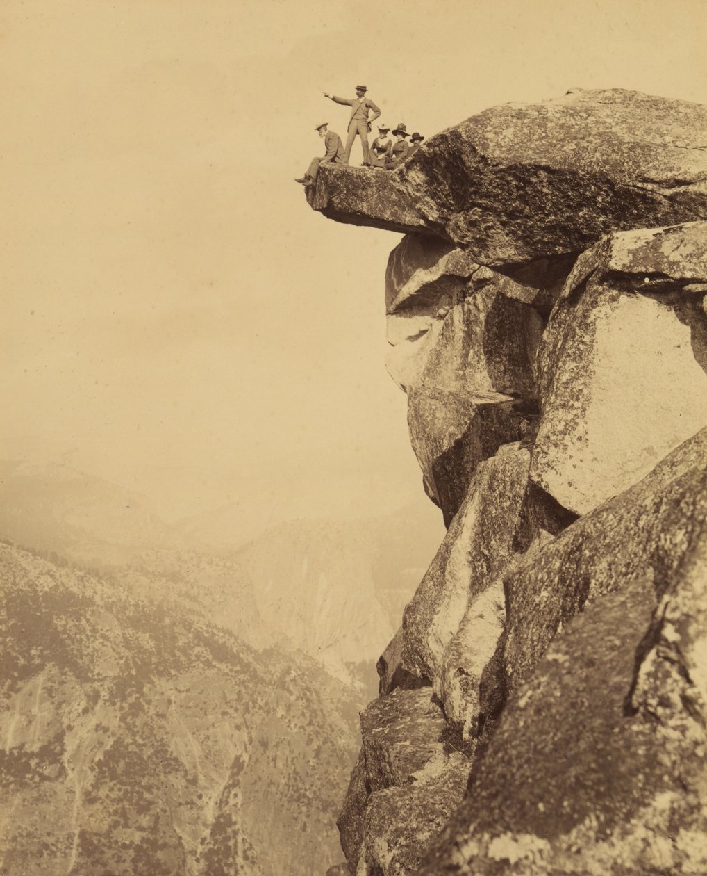 Glacier Point, 3,201 pies, Yosemite, Cal. de Isaiah Taber