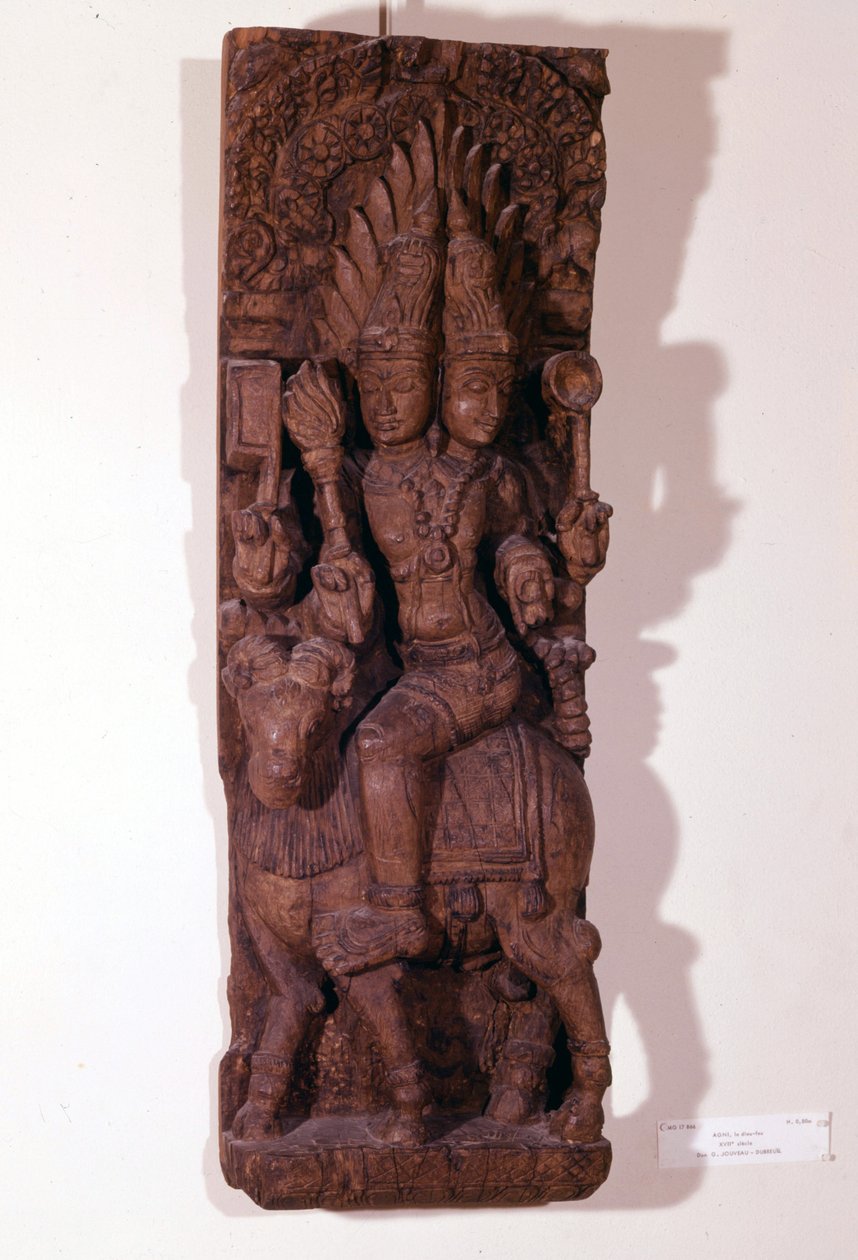 Agni, dios del fuego, representado con dos cabezas (bicefalo) sobre un carnero, según la mitología hindú. Escultura de madera del siglo XVII. París, Museo Guimet de Indian School