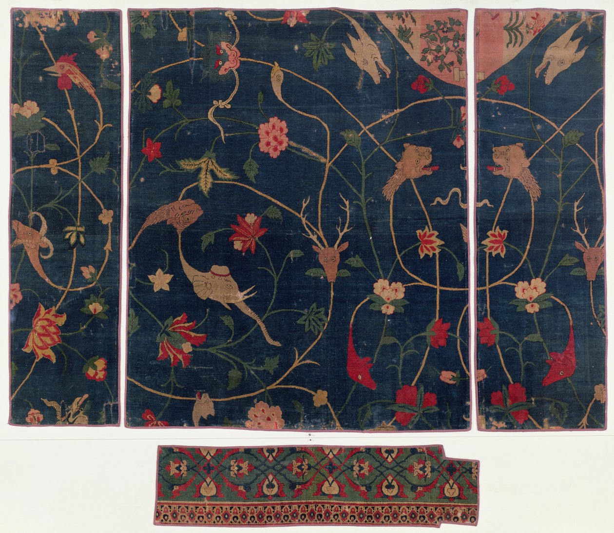 Alfombra decorada con animales, India, siglo XVI de Indian School