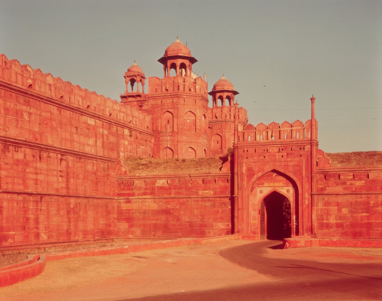 Puerta de Delhi en el Fuerte Rojo, construido 1639-48 de Indian School