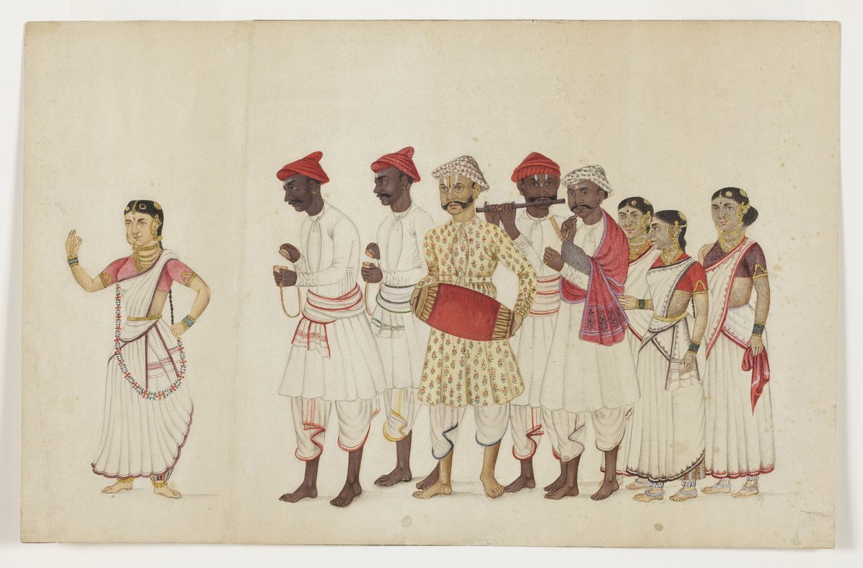 Cuatro bailarinas en procesión con músicos de Indian School