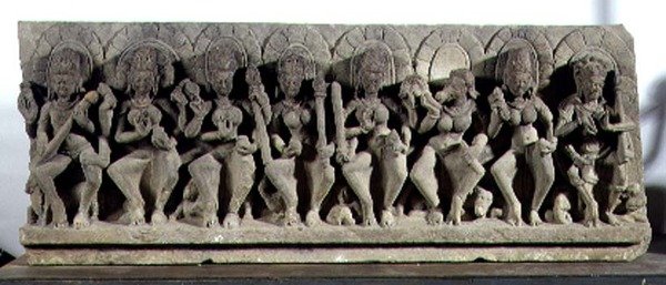 Dintel que representa a Siva y las Siete Madres Diosas, dinastía Gurjara-Pratihara, Allahabad de Indian School