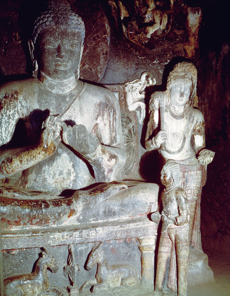 Buda sentado haciendo el primer gesto de enseñanza, del Salón Caitya de la Cueva 10 de Indian School