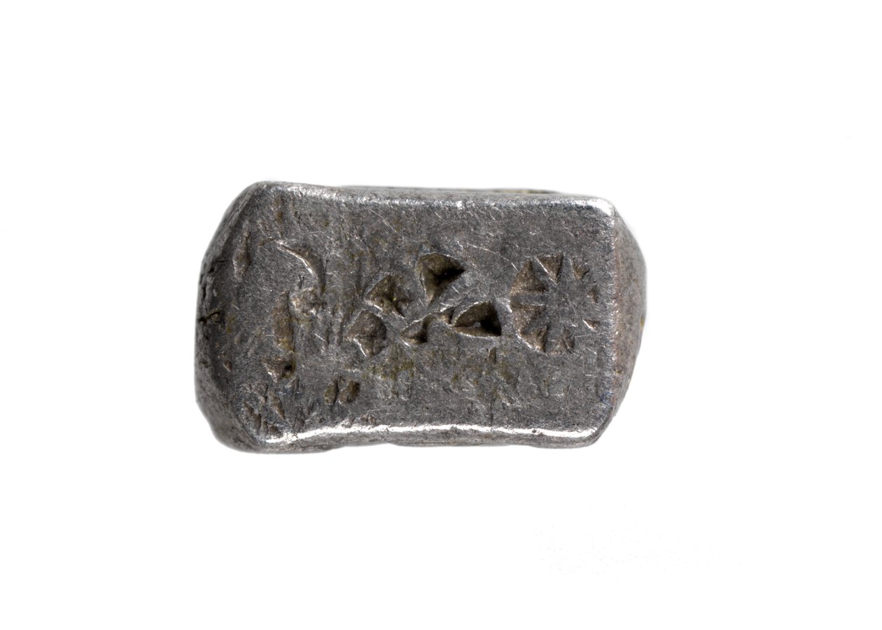 Medio karshapana de plata, Avanti de Indian School
