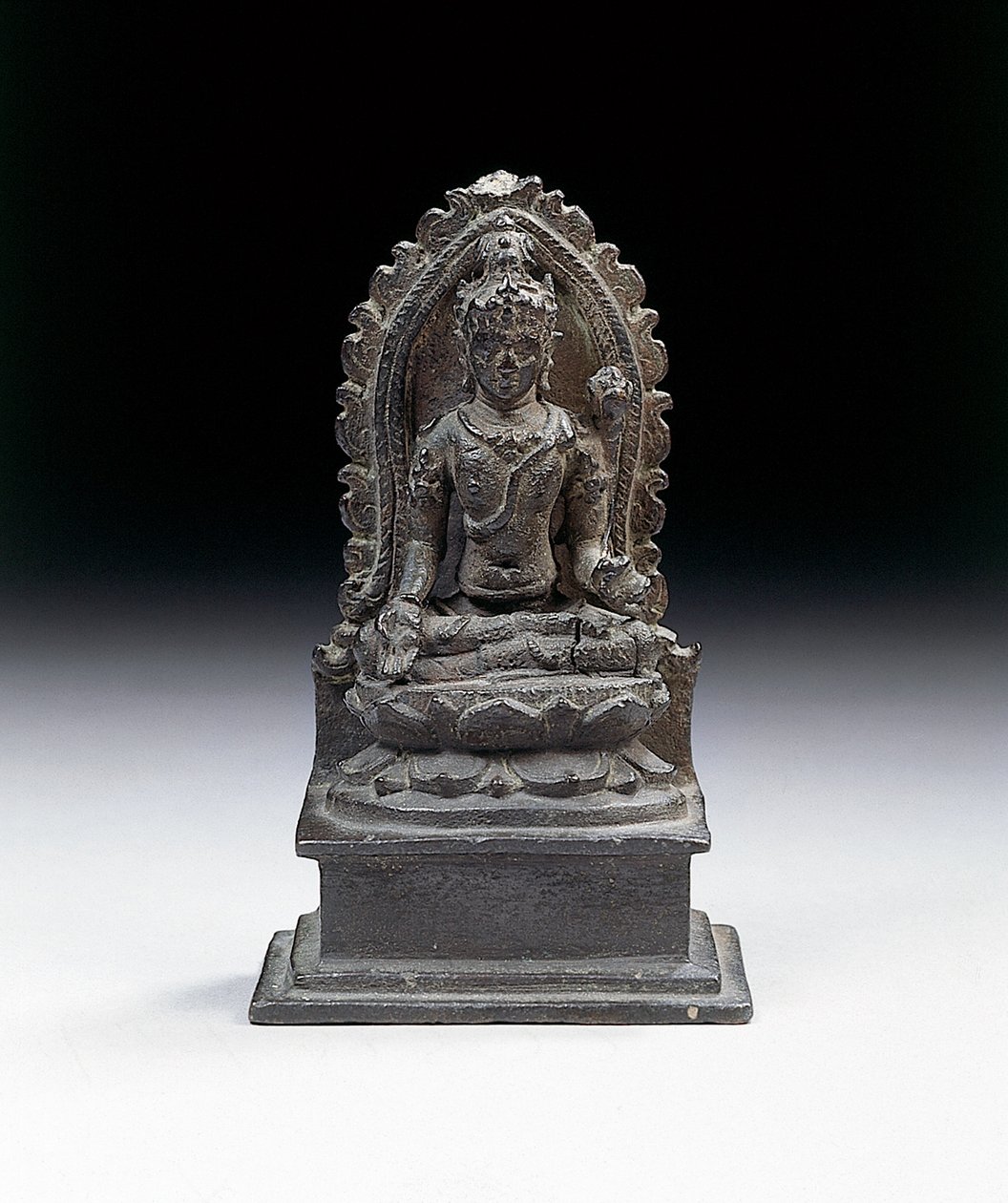 Figura de Padmapani de Java, finales del siglo IX de Indonesian