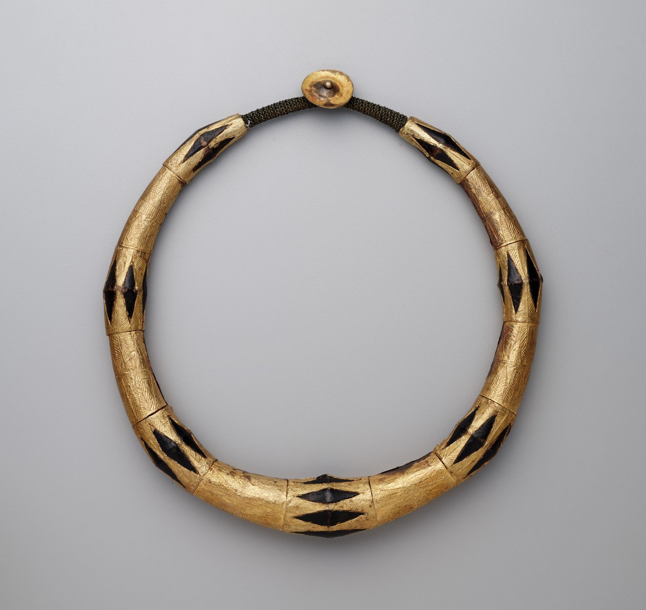 Collar de hombre (kalabubu) de Indonesian School