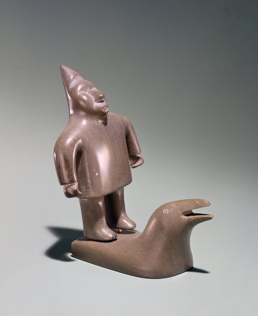 Figura mitológica de pie sobre una ballena, de Cape Dorset de Inuit School
