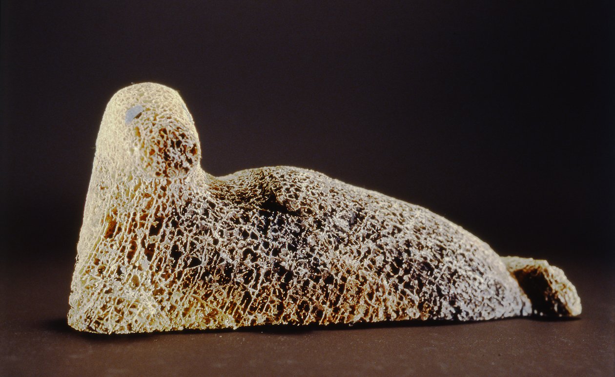 Foca, de Cape Dorset (hueso de ballena) de Inuit School