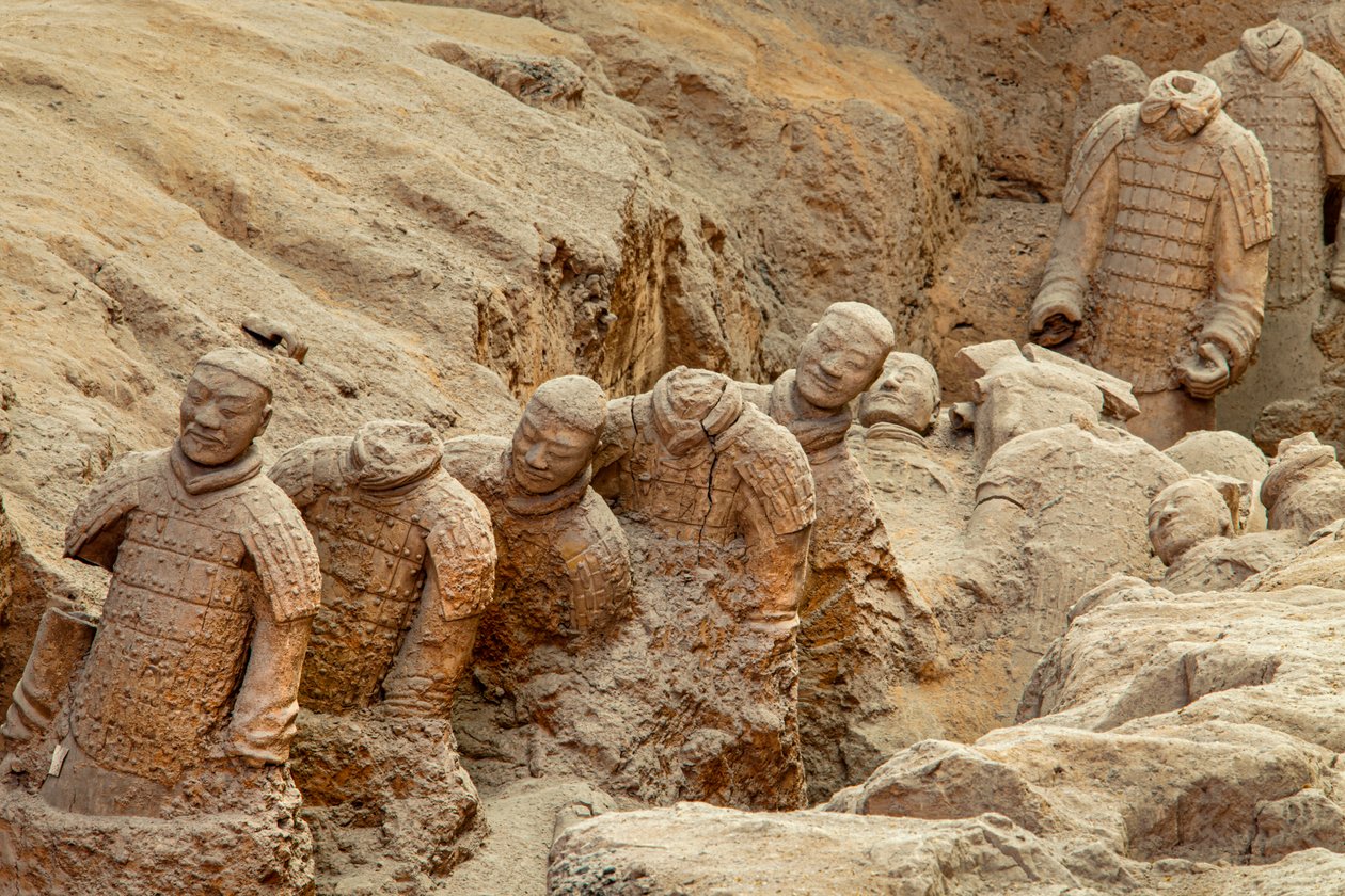 En el Museo de los Guerreros de Terracota, escenas de los distintos guerreros en la zona del Foso 1., 2009 (foto) de Ira Block