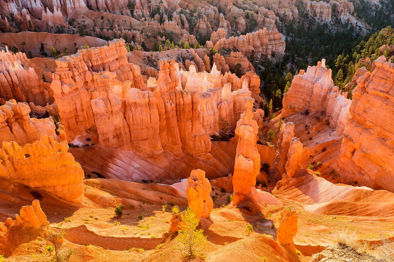 Amanecer en los Hoodoos del Parque Nacional del Cañón Bryce, 2012 (foto) de Ira Block