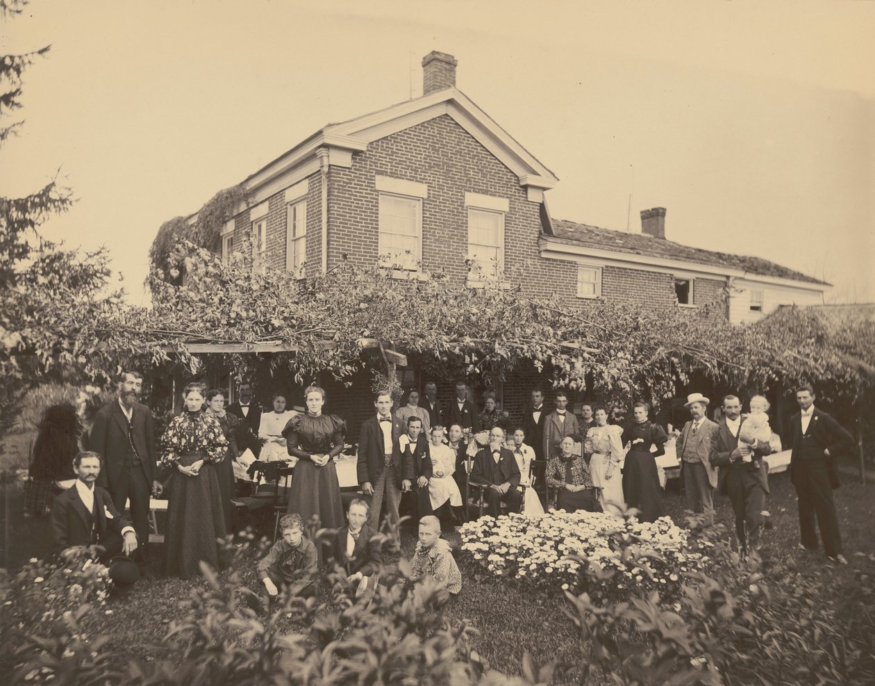 Retrato de una familia, cerca de Meadville, Pensilvania,1885-1889 (foto) de Ira E. Hall