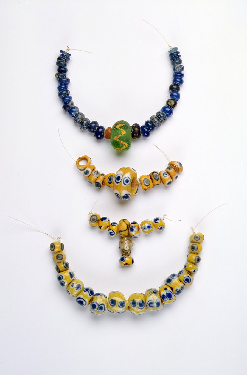 Collares de cuentas, Edad de Hierro (vidrio) de Iron Age