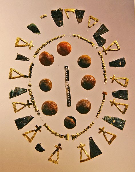 Partes de ropa femenina de Iron Age
