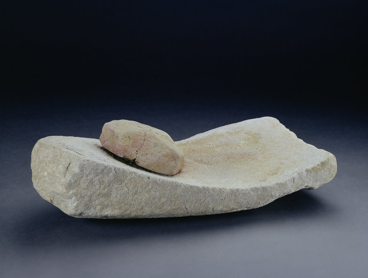 Molino de silla con piedra de moler, de una granja en Mingies Ditch, Oxfordshire, Edad de Hierro de Iron Age