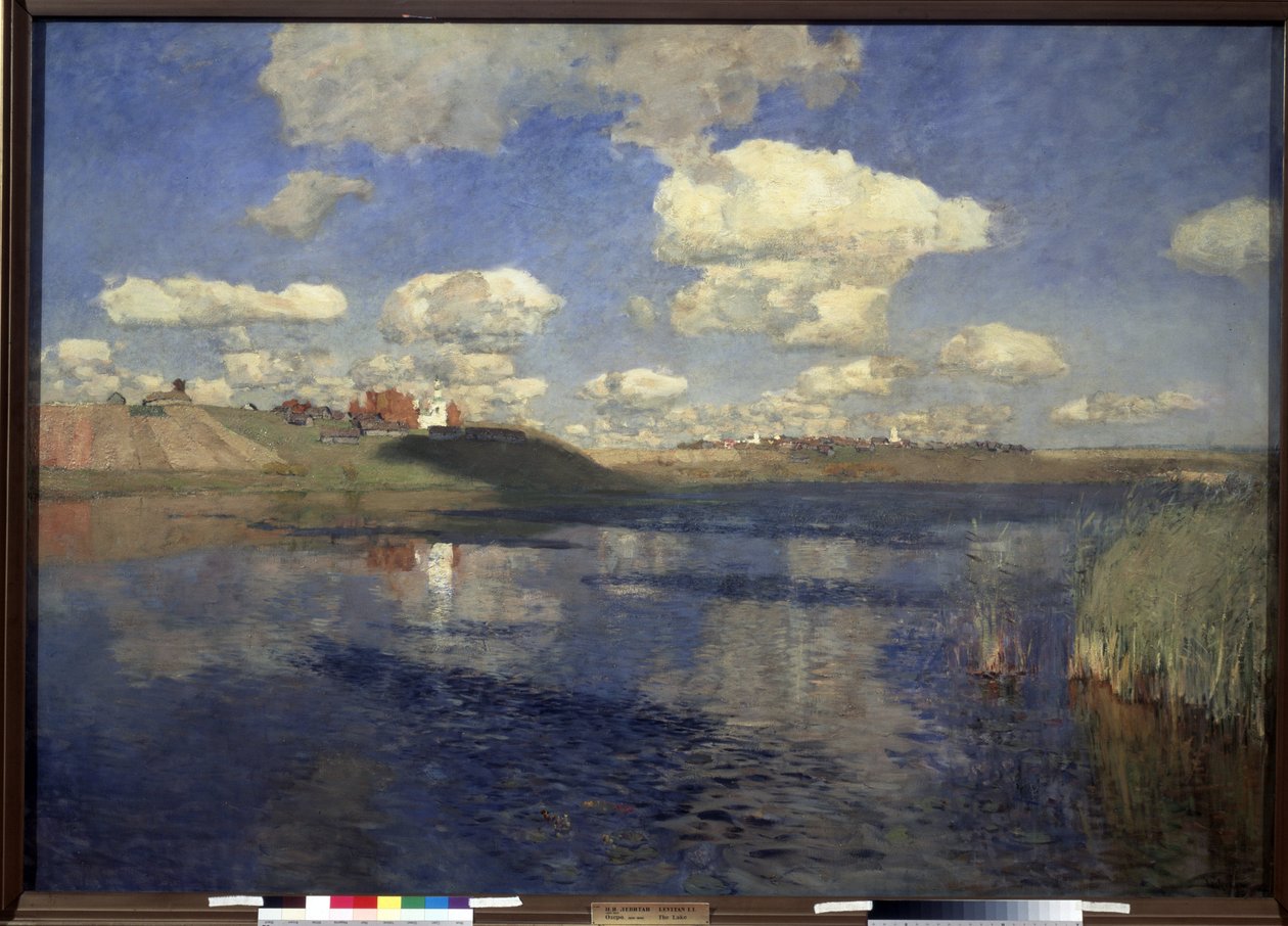 El lago. Vista de la extensión del lago bordeado de juncos, en las orillas, un pueblo y campos de cultivo. Pintura de Isaac (Isaak) Ilyich Levitan (1860-1900), óleo sobre lienzo de Isaak Ilyich Levitan