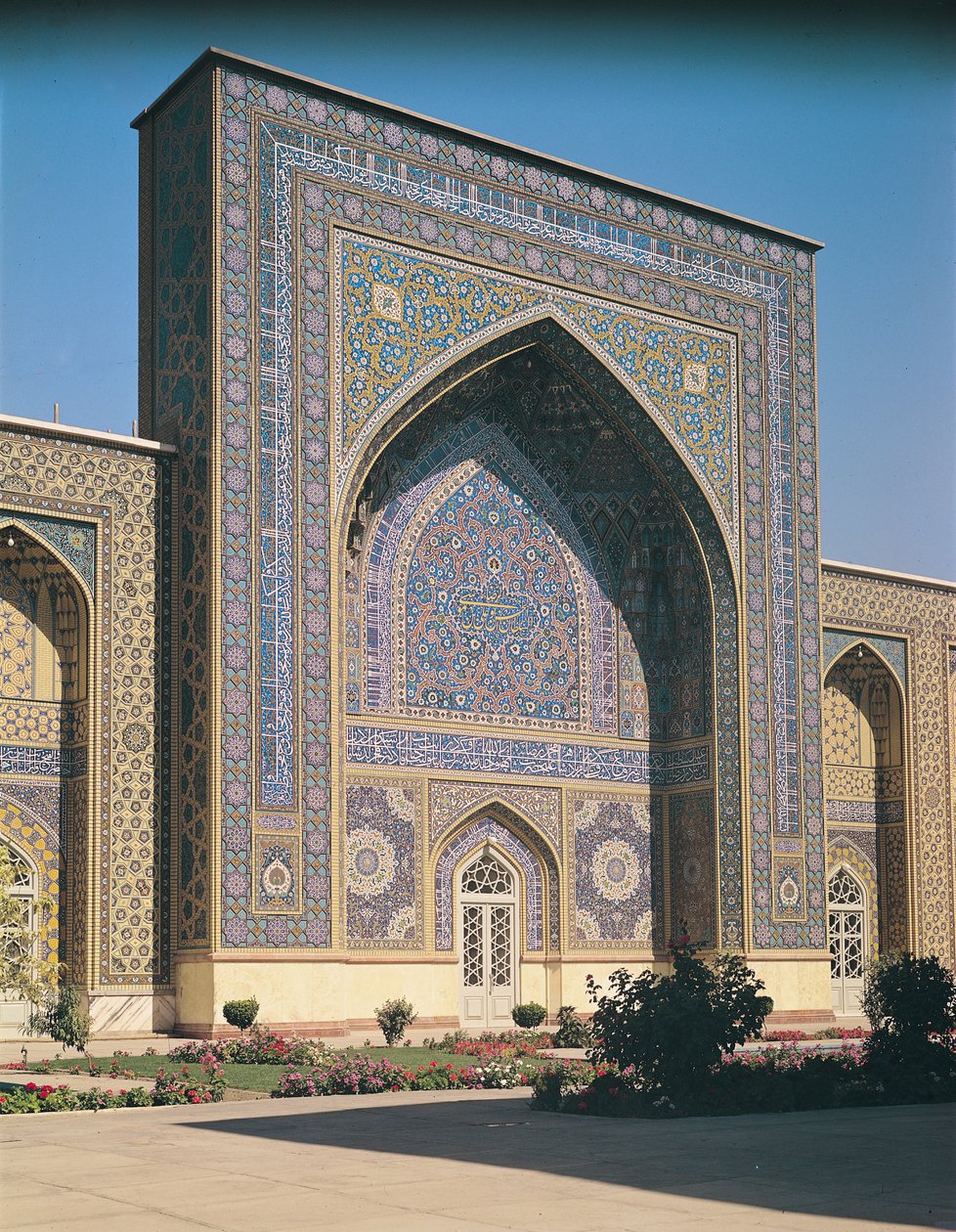 El portal de entrada al santuario, construido en 1418 de Islamic School