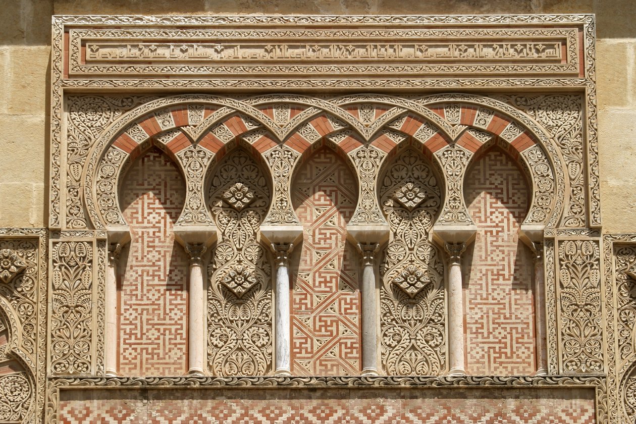 (detalle) sobre la puerta occidental de Islamic School