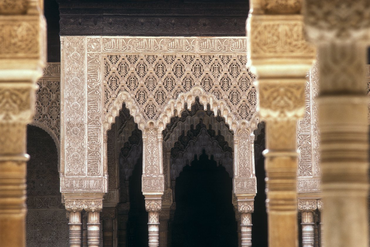 Detalle de arcos en el Patio de los Leones de Islamic School