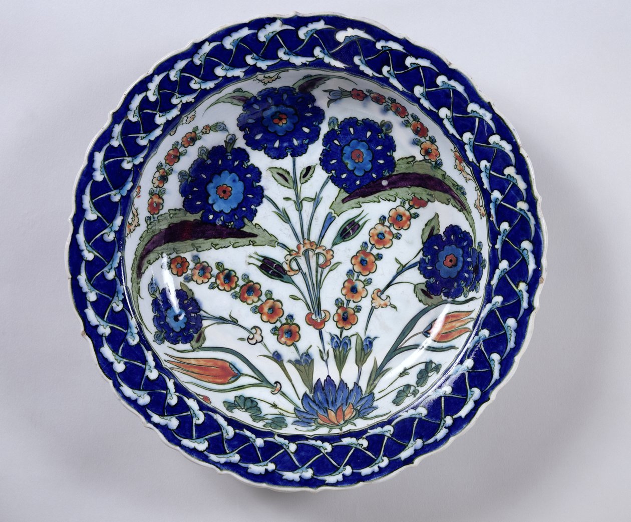 Plato con una decoración floral, Iznik de Islamic School